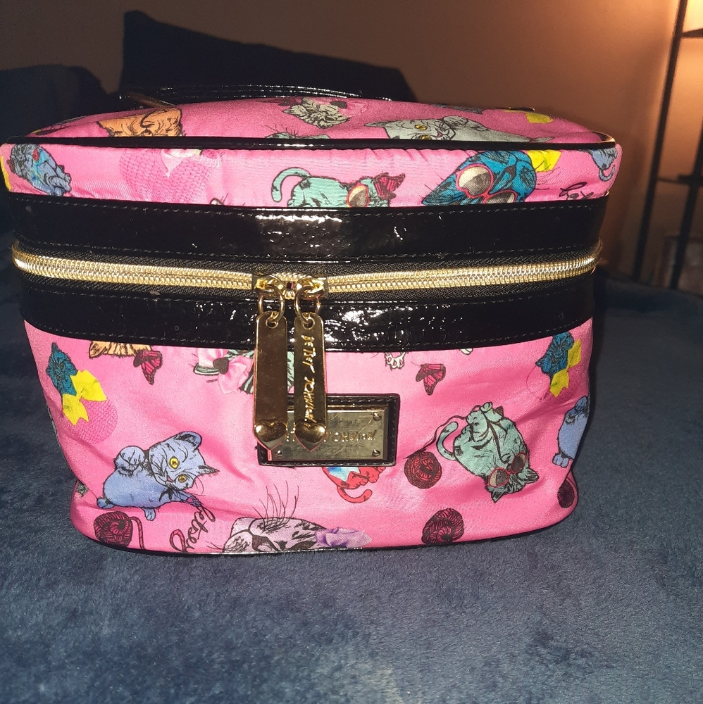 ❌ SOLD ❌Betsey johnson makeup train case 2 piece!